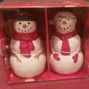 Salt and pepper shaker